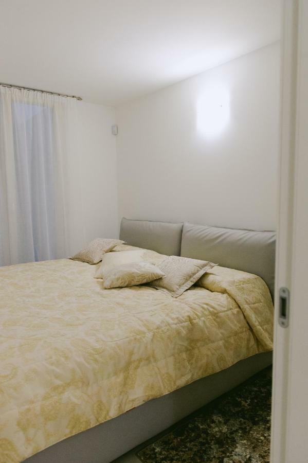 Sweet Dream Deluxe Apartment Сірміоне Екстер'єр фото