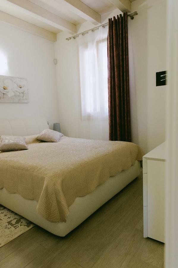 Sweet Dream Deluxe Apartment Сірміоне Екстер'єр фото